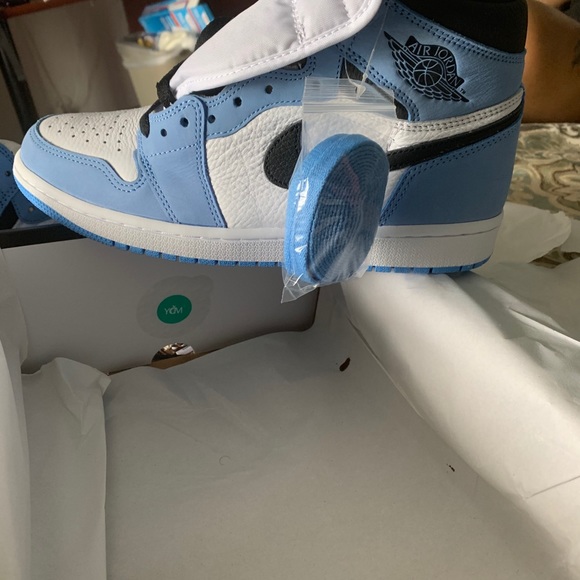 Jordan 1s Carolina blue - Picture 2 of 2